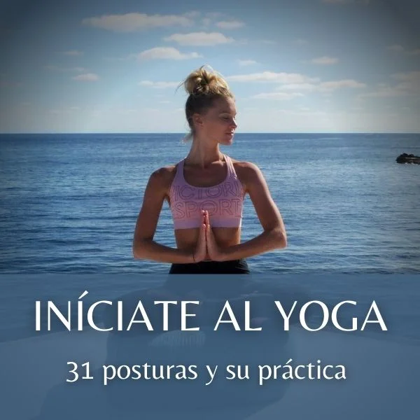 Mujer promocionando su curso de iníciate al yoga 31 posturas y su práctica